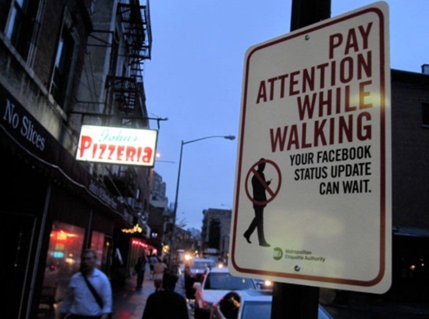 6. Необычные предупреждающие знаки на улицах Нью Йорка