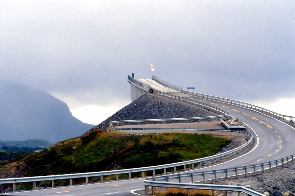 Сторсезандетский мост (Storseisundet bridge) в Норвегии