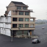 Борьба китайских властей с владельцами старых домов