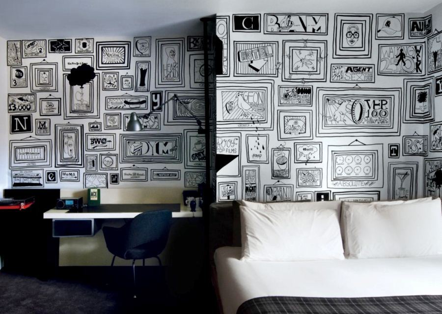 1. Роспись стены в номере отеля «Ace Hotel New York». Художник: Timothy Goodman.