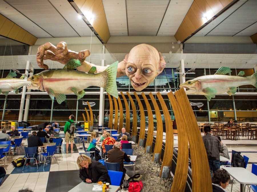 1. Огромная фигура Голлума в веллингтонском аэропорту