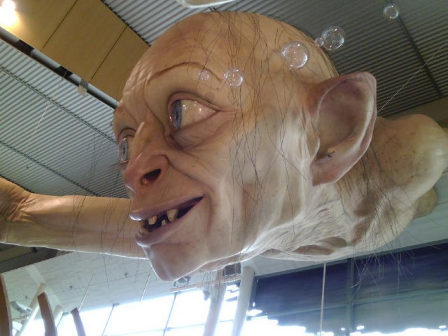 3. Огромная фигура Голлума в веллингтонском аэропорту