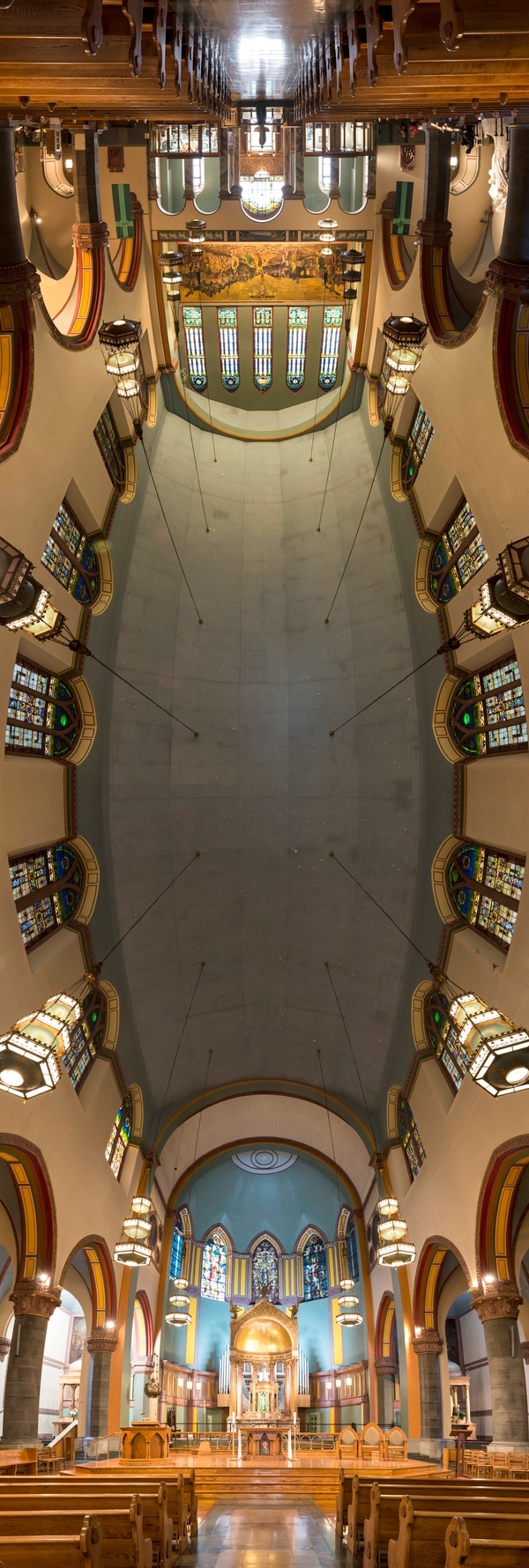 5. Фотография из серии вертикальных панорам храмов Нью-Йорка