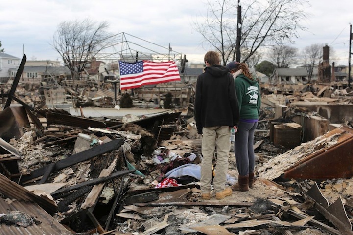 1. Жители Нью Йорка после разрушительного урагана Сэнди (Brandon Stanton)