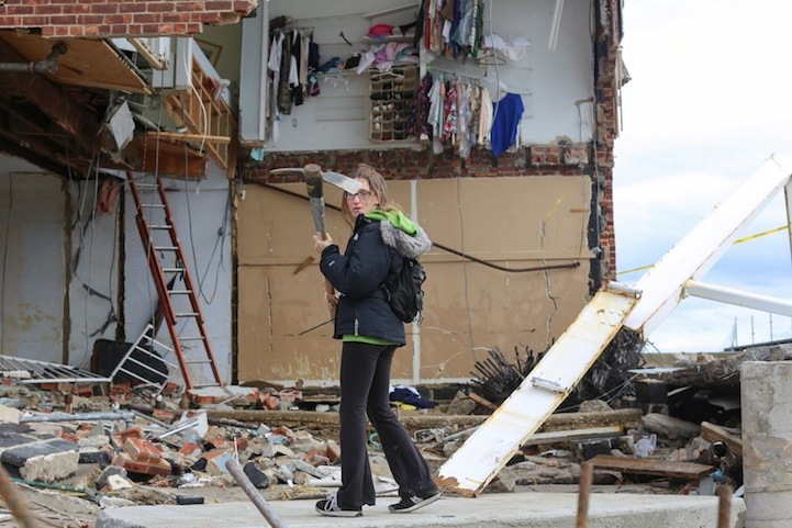 6. Жители Нью Йорка после разрушительного урагана Сэнди (Brandon Stanton)