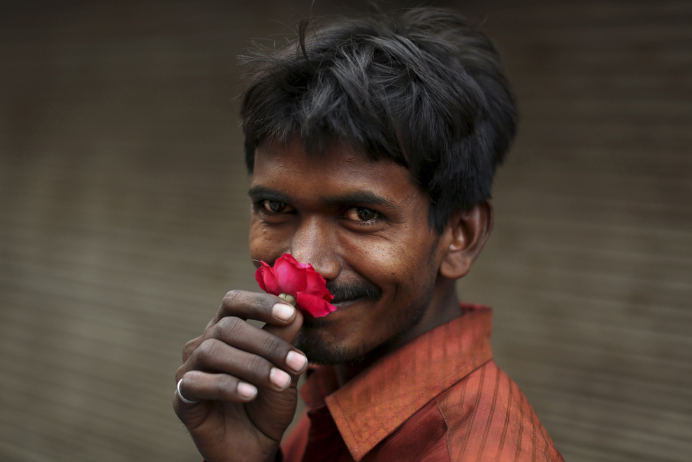 Индиец с цветком