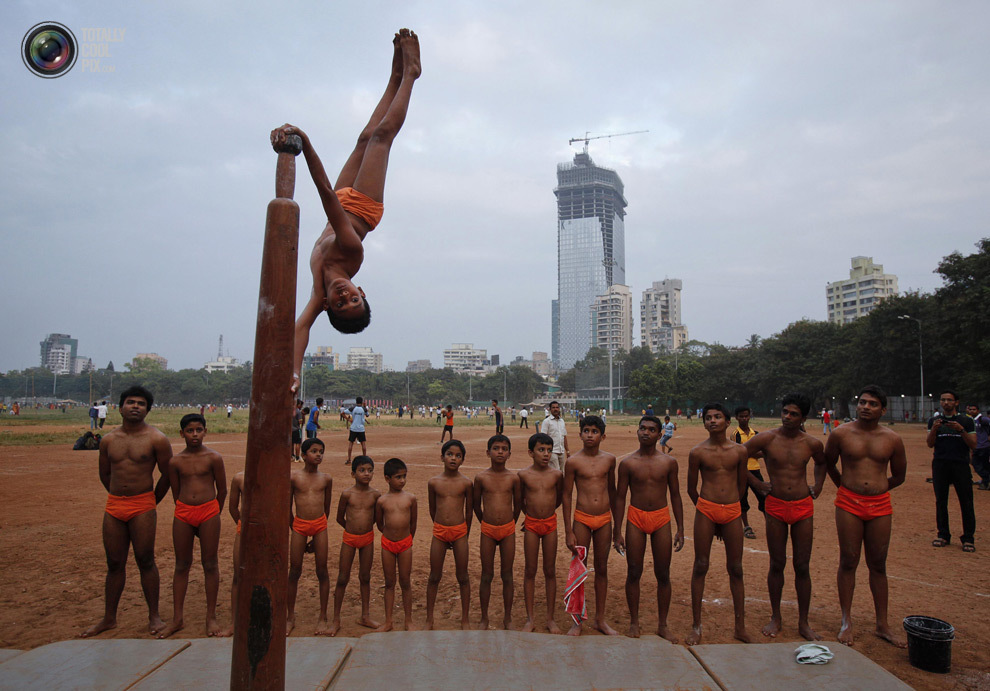 Индийский вид спорта маллакхамб
