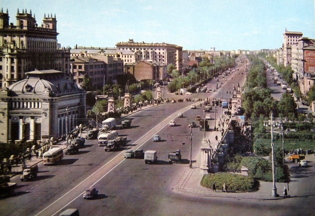 Начало Ленинградского проспекта у Белорусского вокзала (до 1957 г - Ленинградское шоссе).
