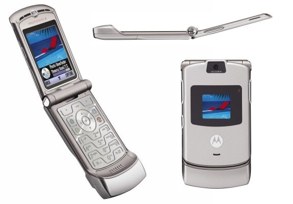 17. 2004 - Motorola Razr V3. Они были такими тоненькими!