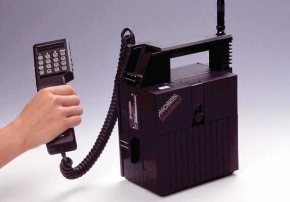 3. 1984 - Nokia Mobira Talkman. Назначение этого большого ящика? Больший заряд аккумулятора
