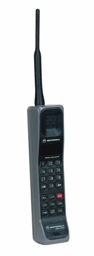5. 1992 - Motorola International 3200. Первый сотовый телефон, который легко помещался в ладони. В ладони Халка, очевидно