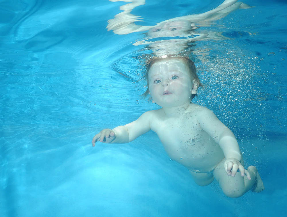 Младенцы под водой. ( Phil Shaw)