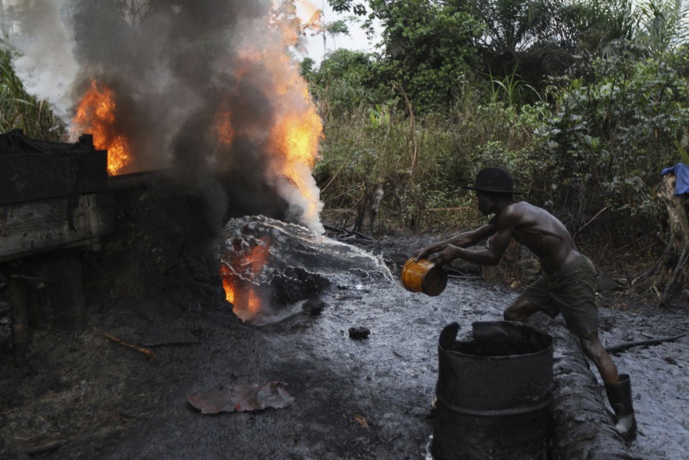 Нелегальная добыча нефти в Нигерии