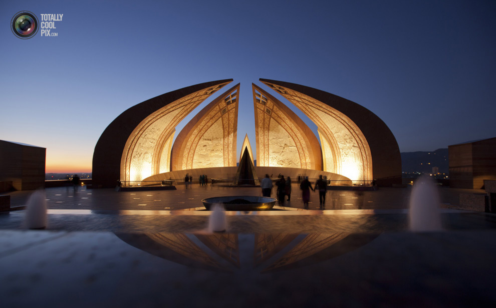 Пакистанский монумент
