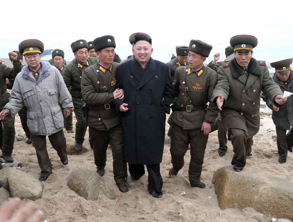 Ким Чен Ын и солдаты