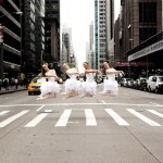 Балерины среди городских пейзажей