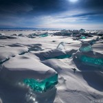 Красивый лед на озере Байкал
