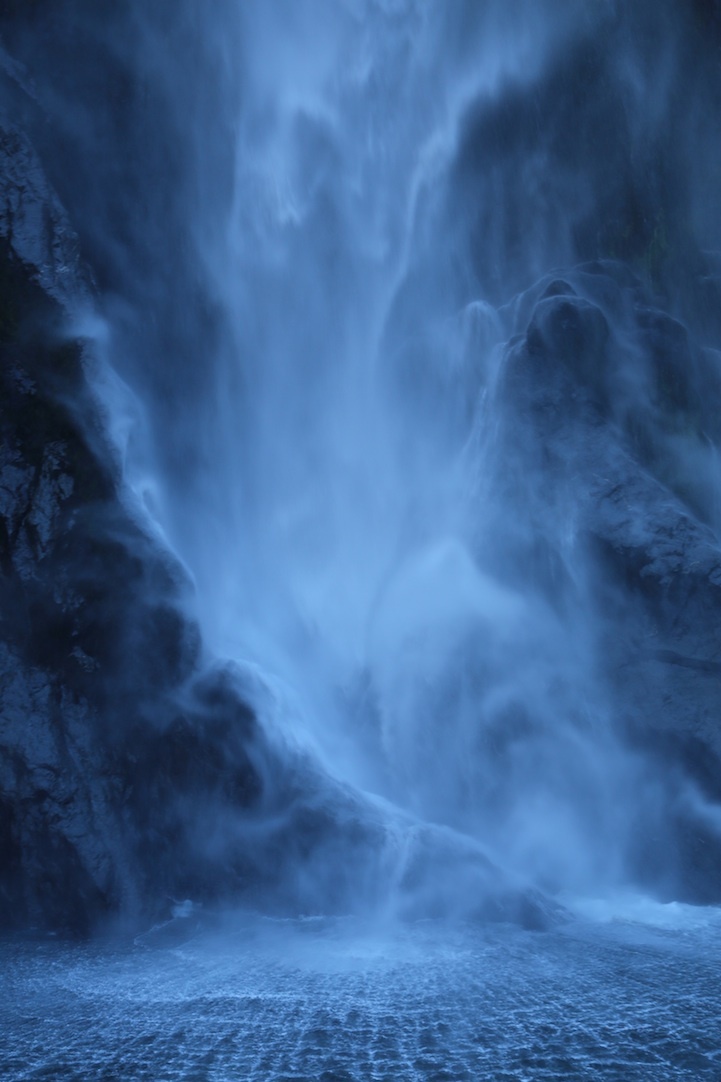 "Призрачный водопад" (Charlotte Ralph)