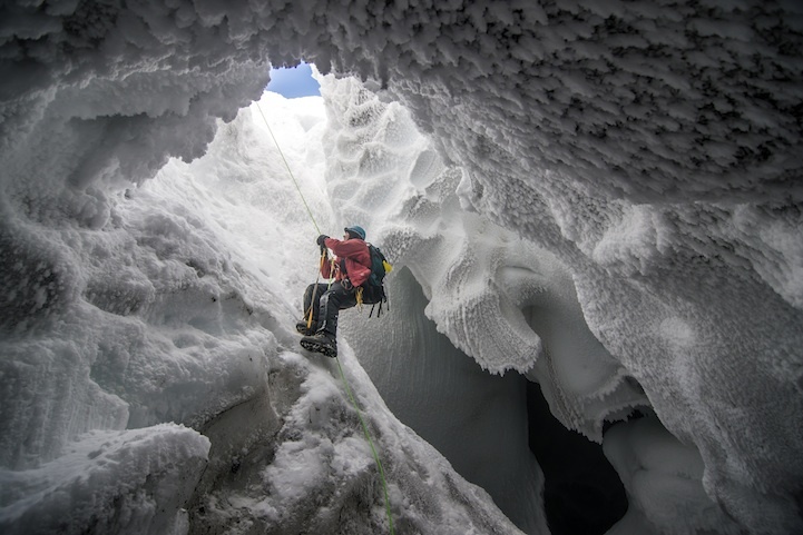 "Ледяная пещера на горе Эребус" (Alasdair Turner)