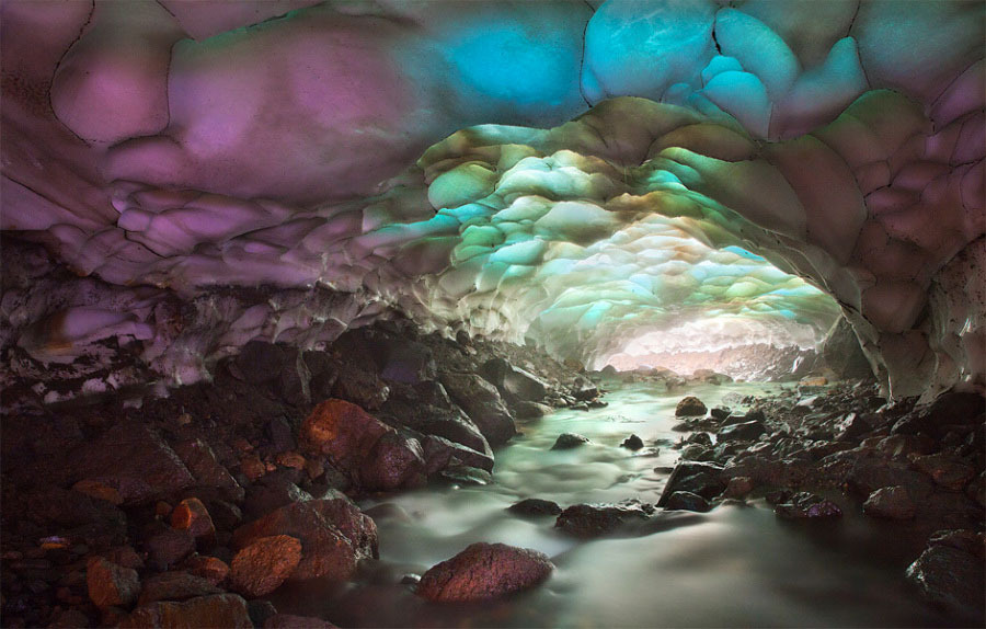 Снежные пещеры Камчатки