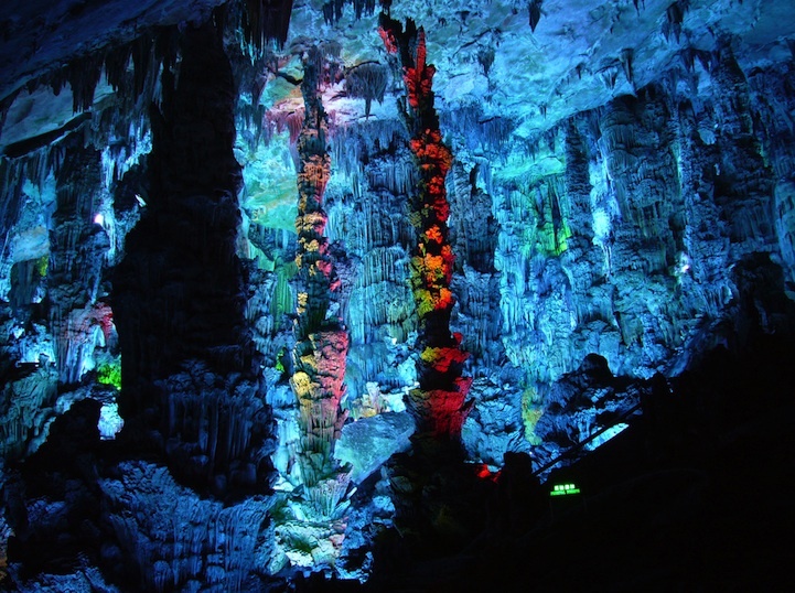 Пещера Тростниковой Флейты.