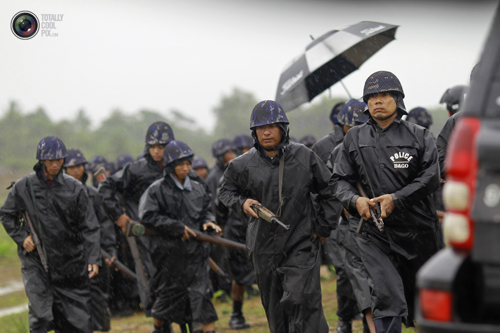 Бирманские полицейские