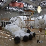 Инсталляция в виде огромной реплики скафандра, который носила первая женщина космонавт