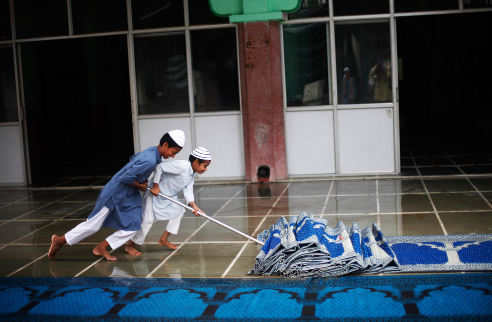 Уборка в мечети