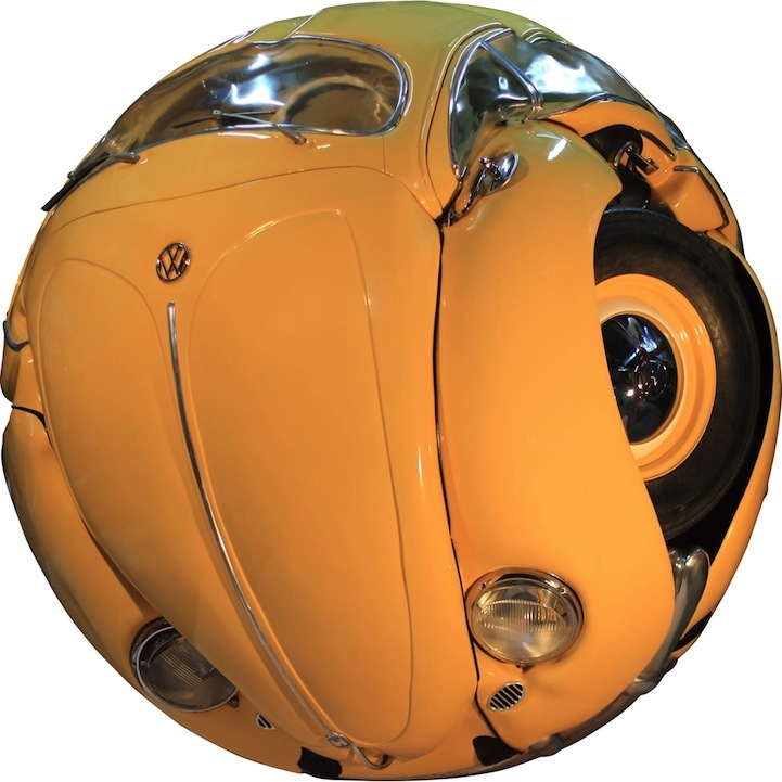 Необычные скульптуры из машин VW Beetles