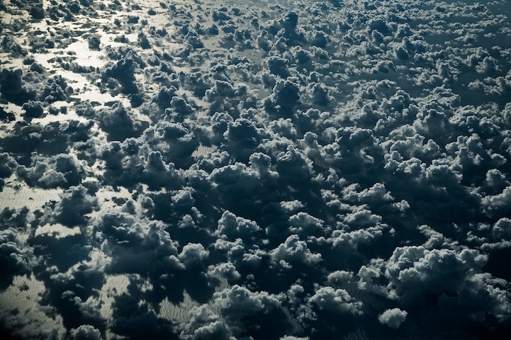 Захватывающие фотографии облаков над Средиземным морем 