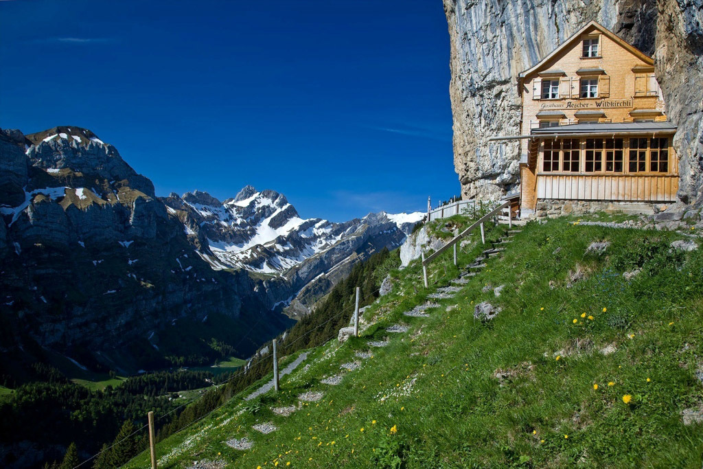 Отель в Альпах