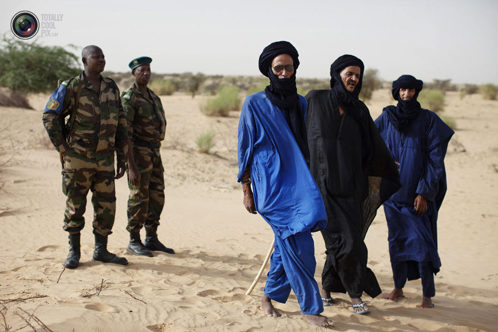 Малийские солдаты и туареги