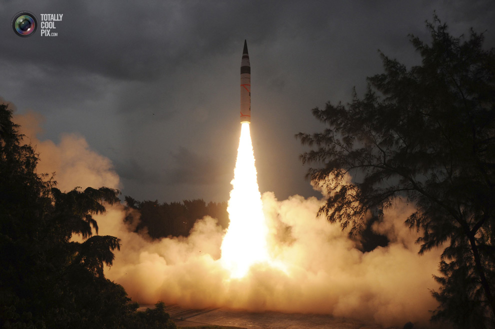 Запуск ракеты Агни-5