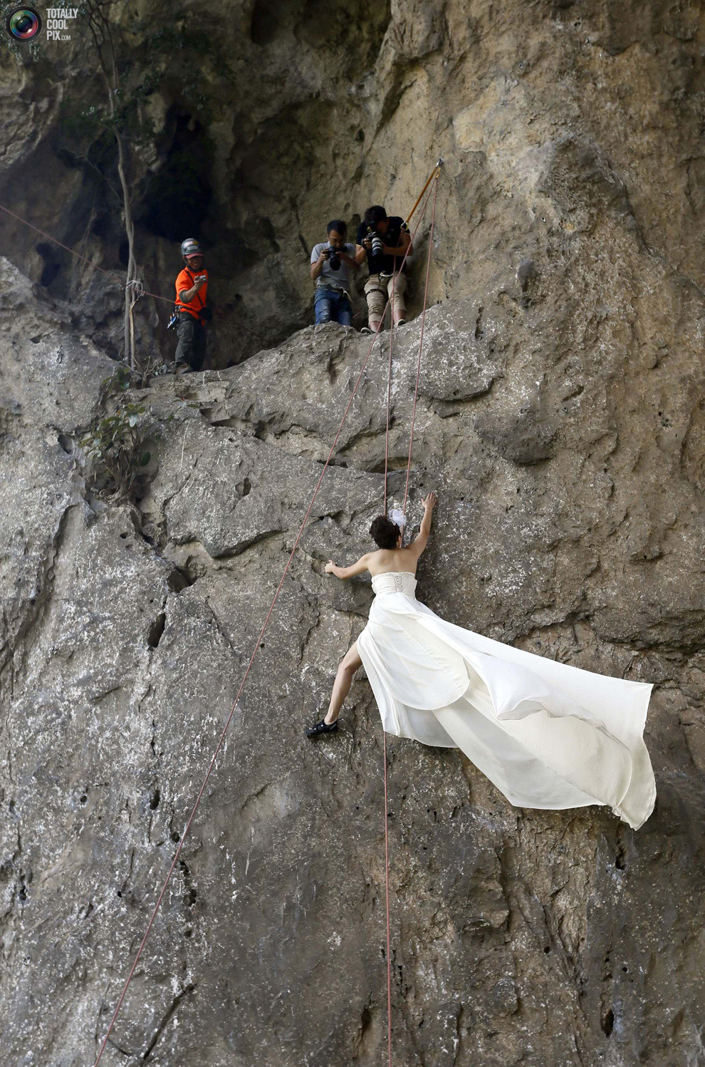 Свадебная фотосессия на скалах
