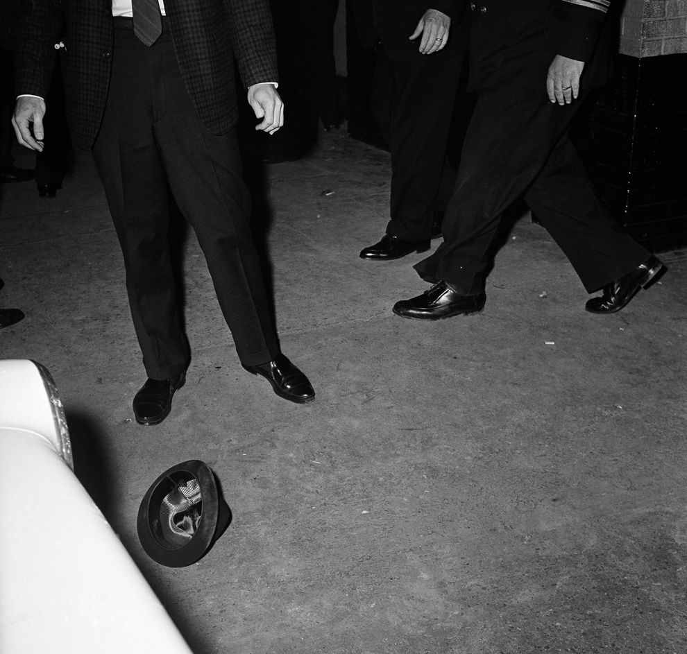 Шляпа Джека Руби, который только что выстрелил в Ли Харви Освальда на глазах у полиции и журналистов в Далласе, штат Техас, 24 ноября 1963 года. (Associated Press)