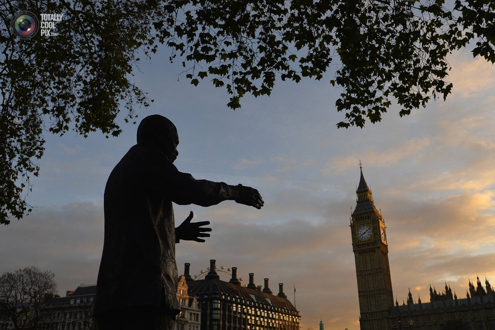 Статуя Нельсона Манделы в Лондоне 