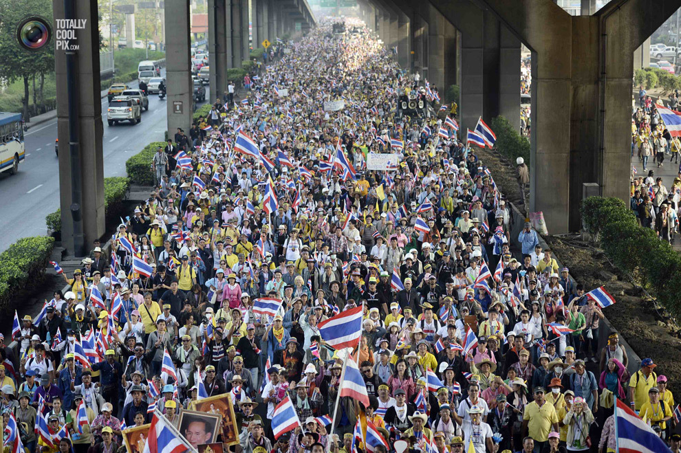Марш антиправительственных демонстрантов в Бангкоке