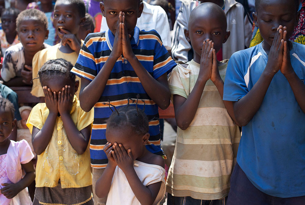 Дети молятся