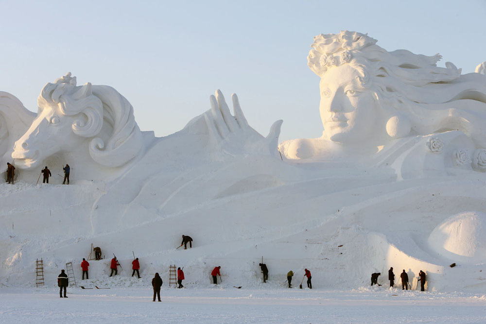 Снежная скульптура