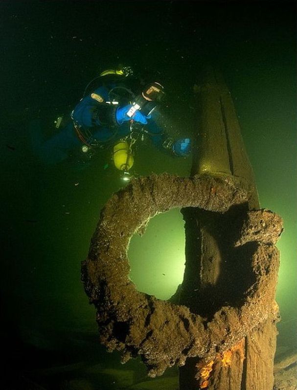 подводные археологи