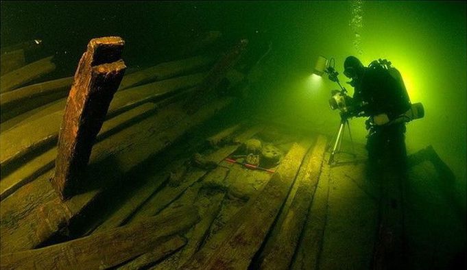 подводные археологи
