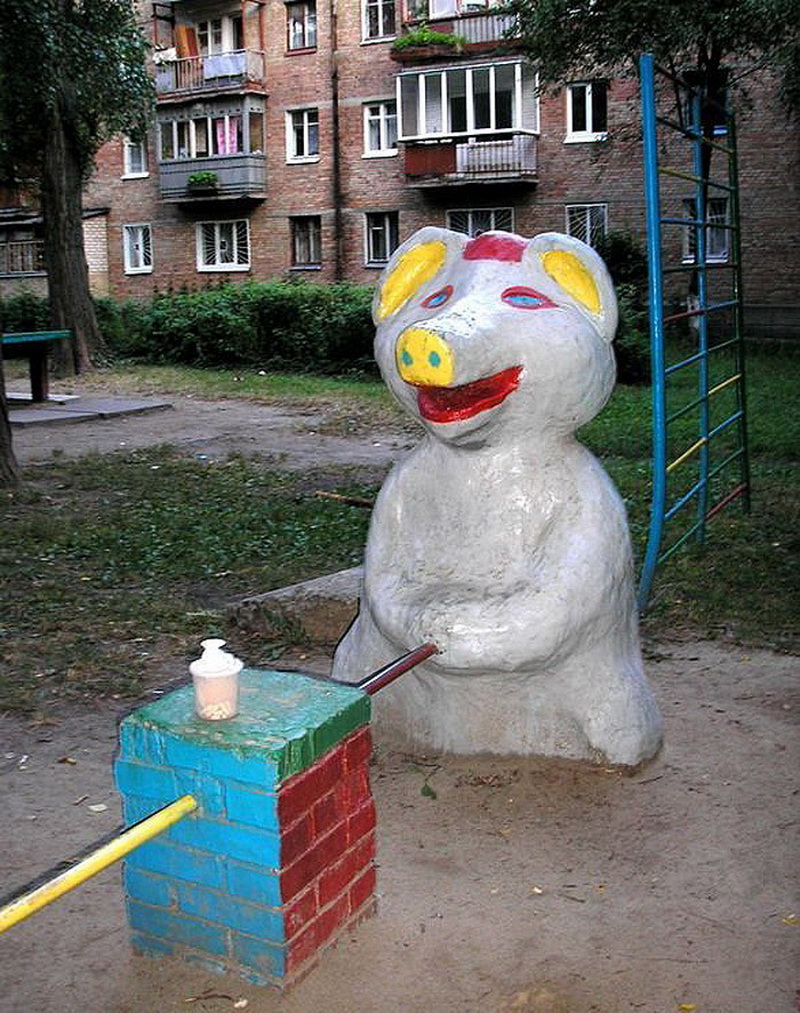 Жуткие детские площадки в России