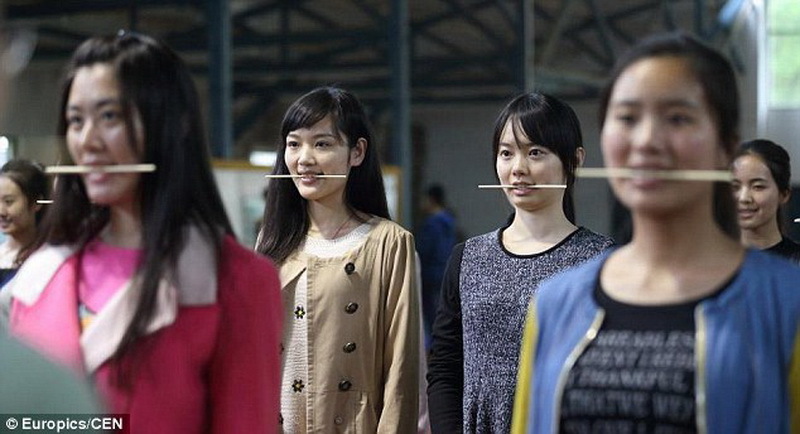 курсы улыбок в Китае