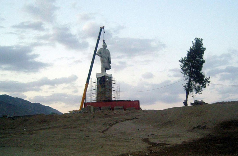 Статуя Ленина в Худжанде, Таджикистан