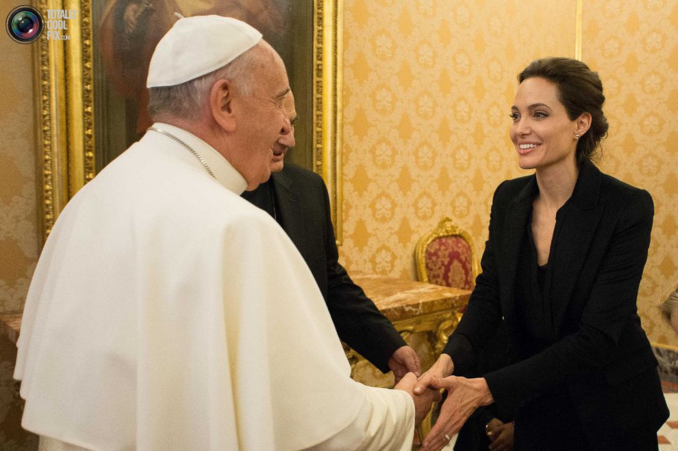 Папа Франциск и Анджелина Джоли