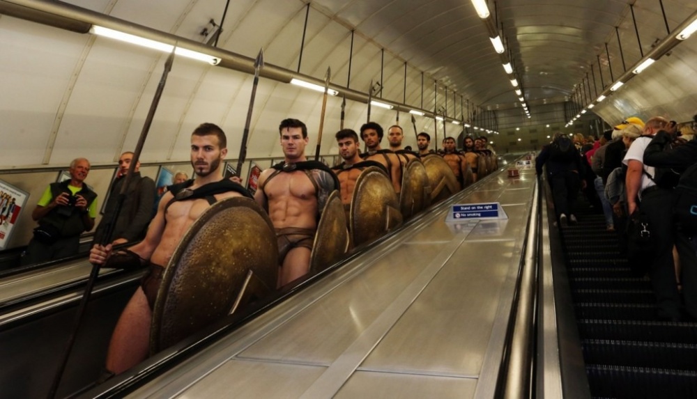 300 спартанцев в метро