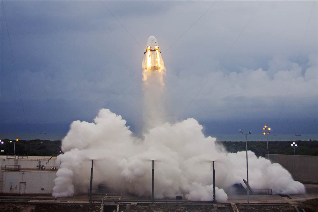 Космический корабль Dragon SpaceX