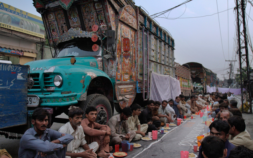 Пакистанские водители грузовиков