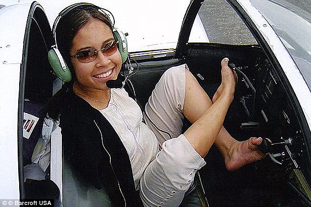 Первая в мире женщина-пилот без рук