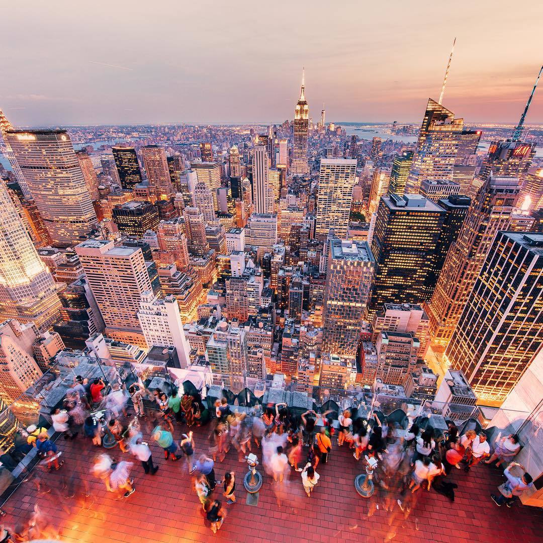 Американский путешественник-экстримал делает потрясающие фотографии городов